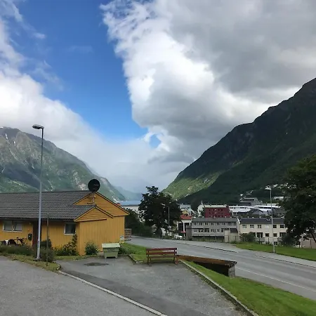 شقة Near Trolltunga And Centre Of أودا