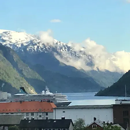 Near Trolltunga And Centre Of أودا