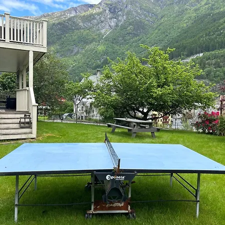 Near Trolltunga And Centre Of أودا